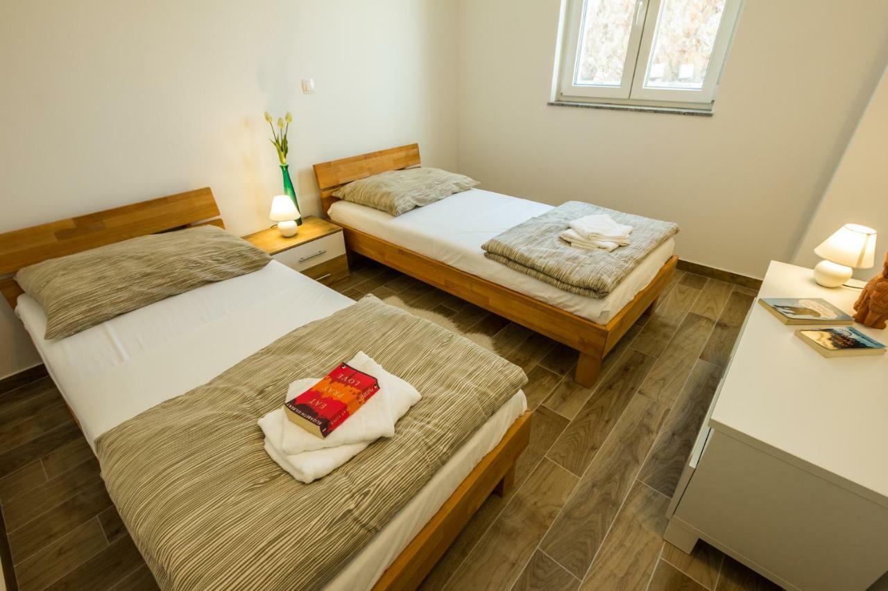 2Bfree Apartments Stinica Buitenkant foto